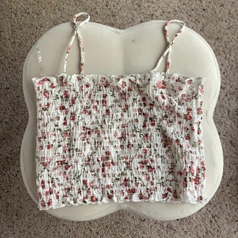 Super cute crop top size small!